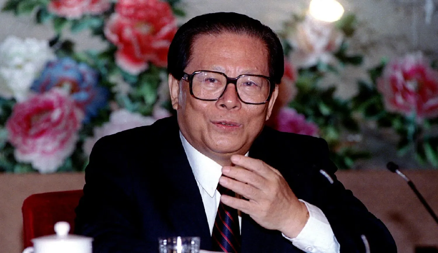 China's President Jiang Zemin gestures during his press conference in Beijing, China, September 2, 1994. (Reuters)