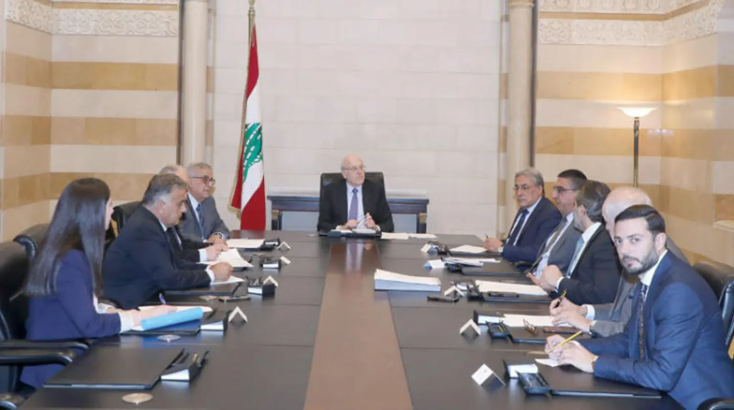 من اجتماع ترأسه رئيس الوزراء نجيب ميقاتي مع اللجنة الوزارية لبحث عودة النازحين السوريين (الوكالة الوطنية)
