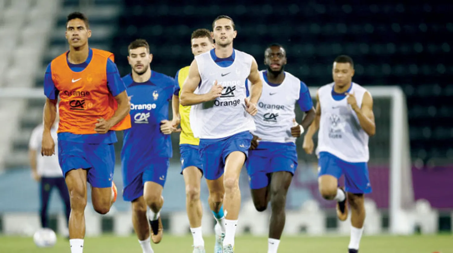 فرنسا تسعى إلى استعادة بريقها ومواصلة حملة الدفاع عن لقبها (رويترز)