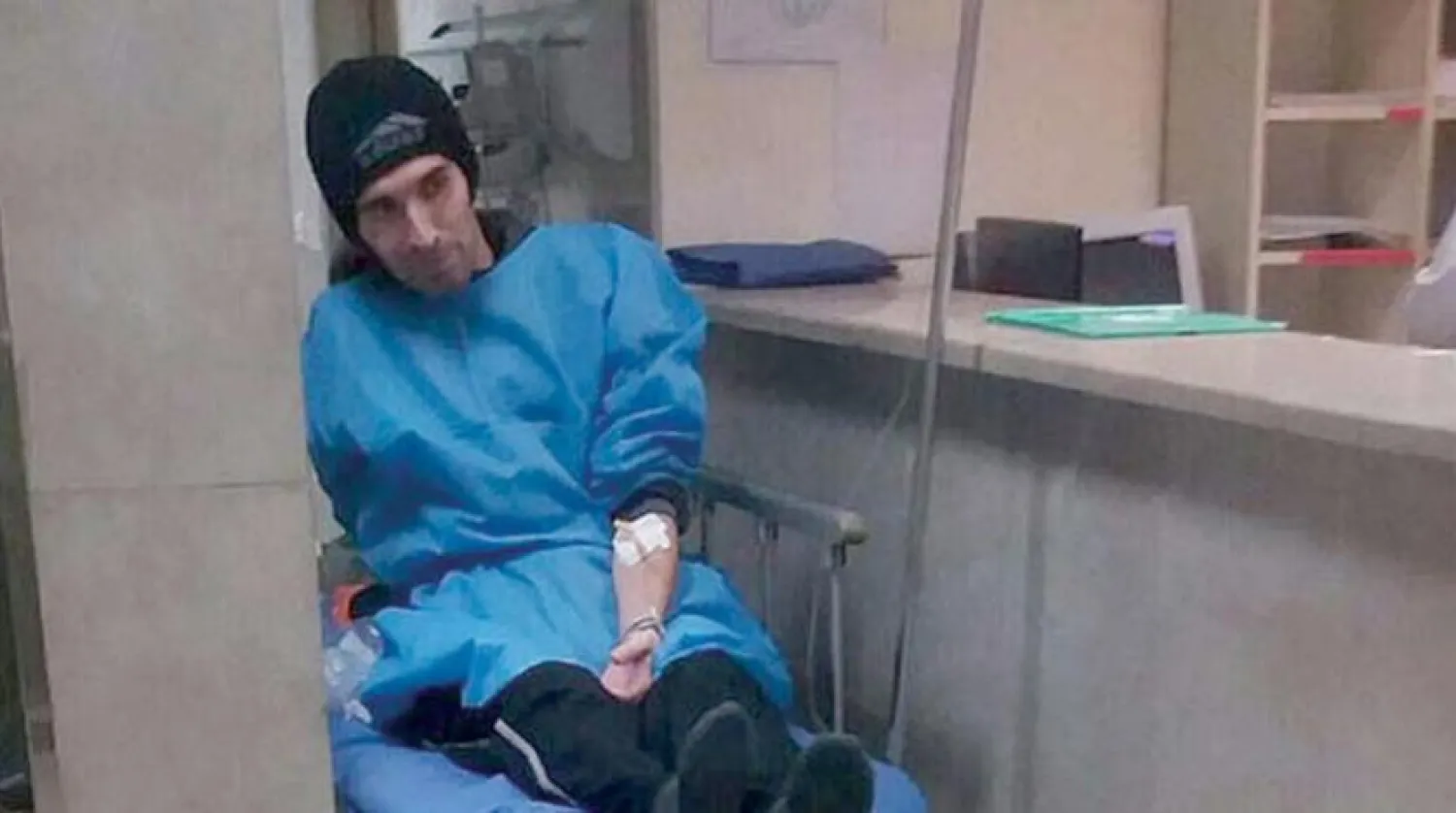 Sadıki, Evin Hapishanesinde ilk yardım alıyor (Twitter)