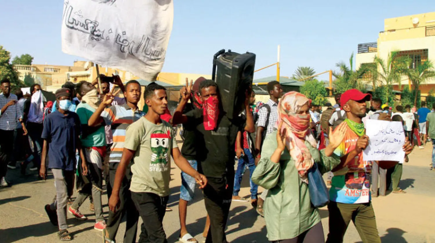 جانب من مسيرة 30 نوفمبر في الخرطوم للمطالبة بالحكم المدني (أ.ف.ب)