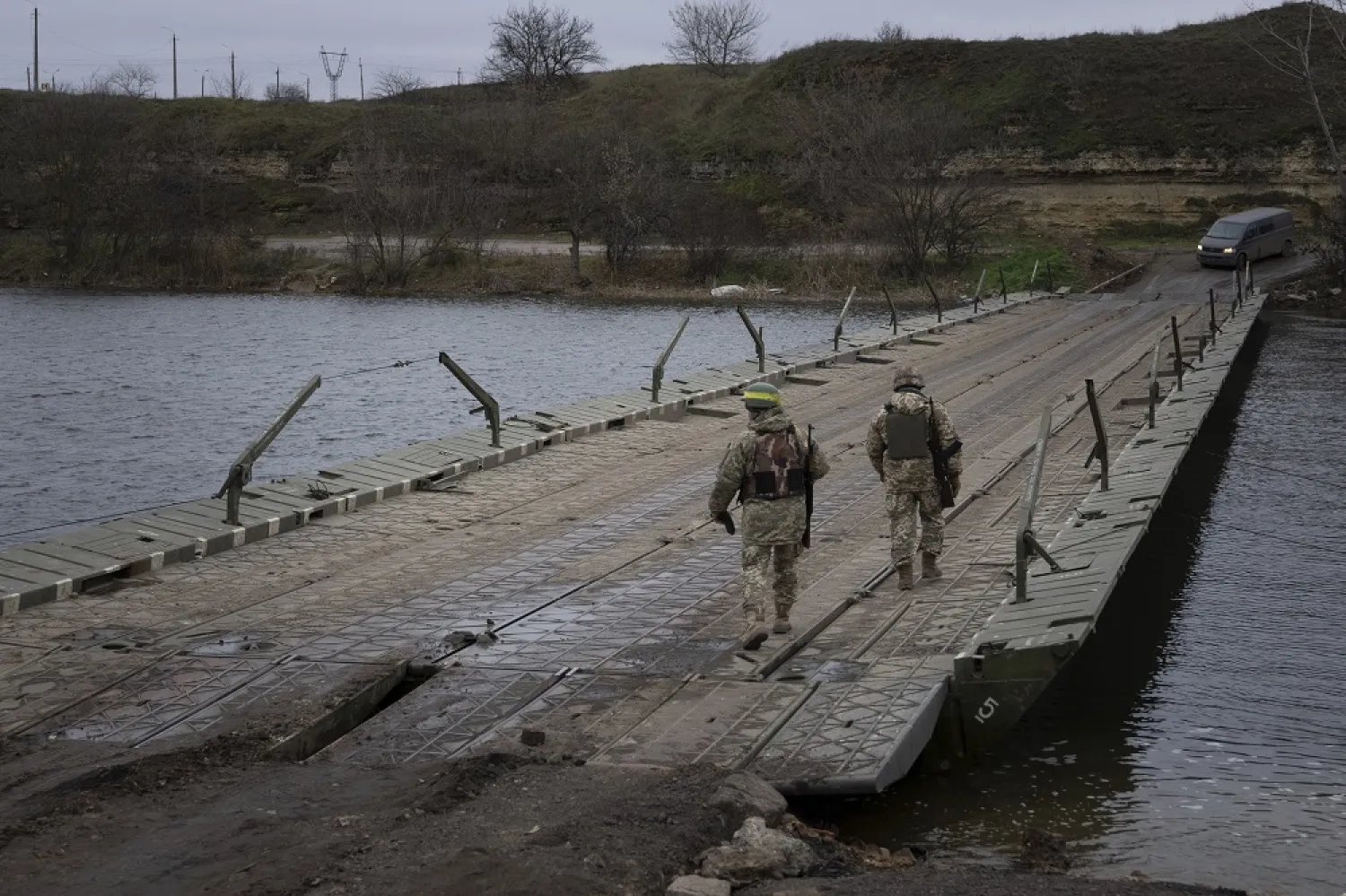 Ukrainian servicemen walk on a pontoon bridge across the Inhulets river in Kherson region, Ukraine, Saturday, Dec. 3, 2022. (AP)