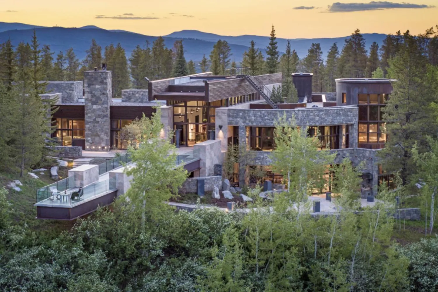 Colorado'daki yaklaşık 1820 dönümlük mülk, 40 milyon dolara satıldı (360 Productions)

