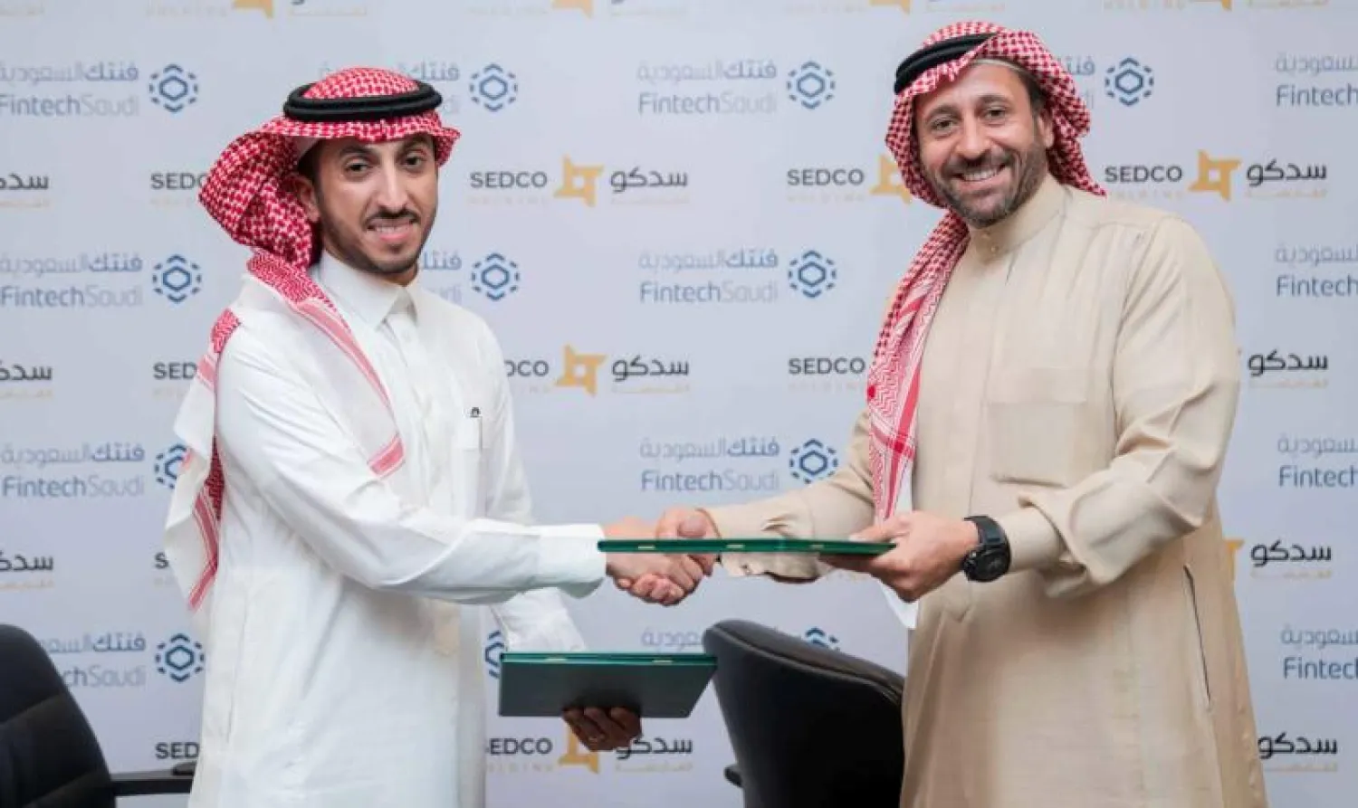 جانب من توقيع الاتفاقية بين مبادرة «فنتك» السعودية و«سدكو» القابضة لدعم ريادة الأعمال (الشرق الأوسط)
