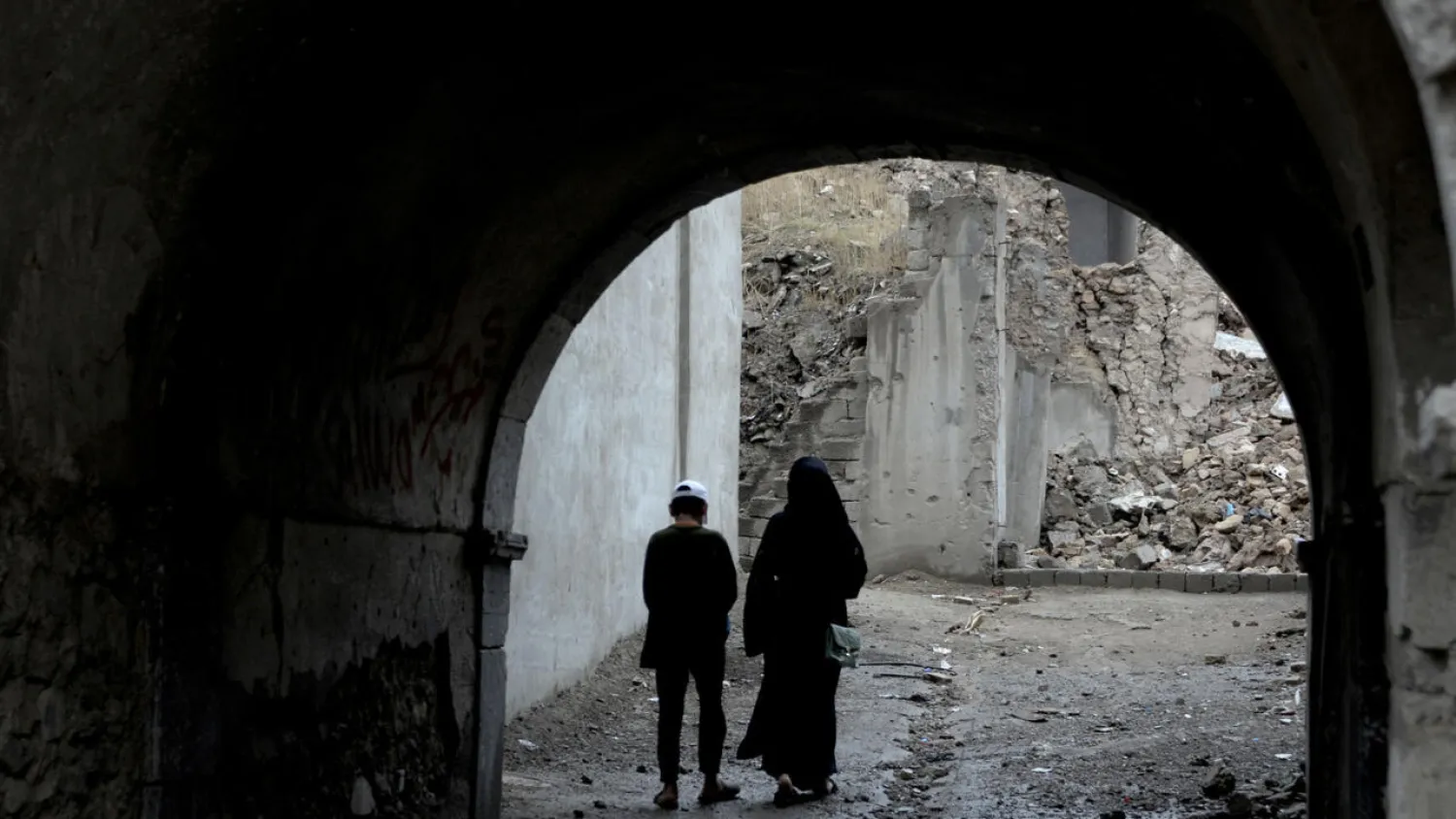 Ramshackle public services and deep economic difficulties continue to hamper people's daily lives in Mosul and elsewhere in Iraq. Zaid AL-OBEIDI / AFP
