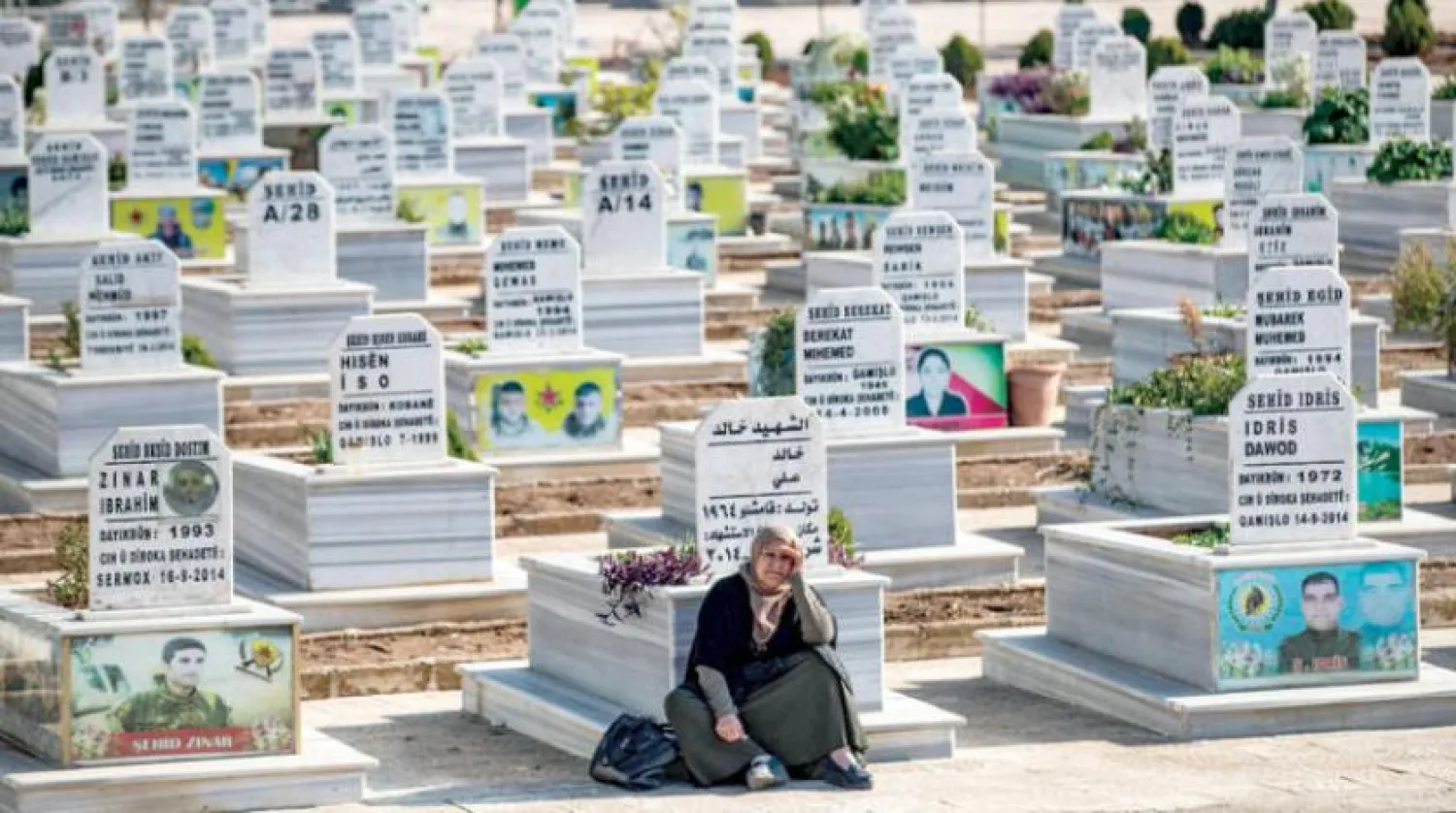 A woman in the Qamishli cemetery during the funeral of a member of the Kurdish People's Defense Units (AFP)
