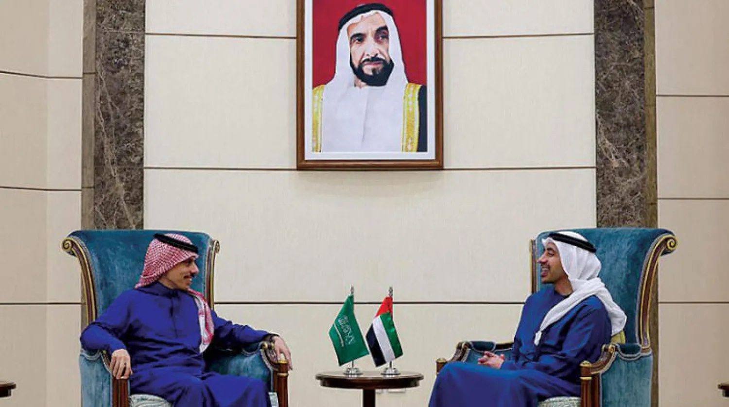 وزيرا الخارجية السعودي والإماراتي لدى لقائهما في أبوظبي أمس (واس)
