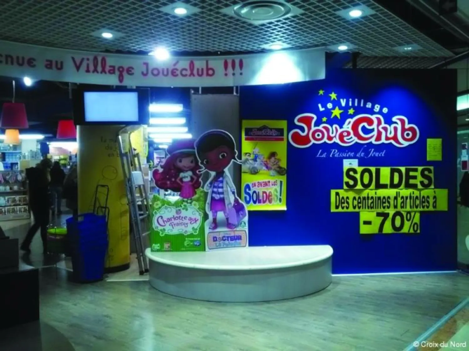 نماذج السيارات الصغيرة تسبق الألعاب لقلوب الصغار والكبار