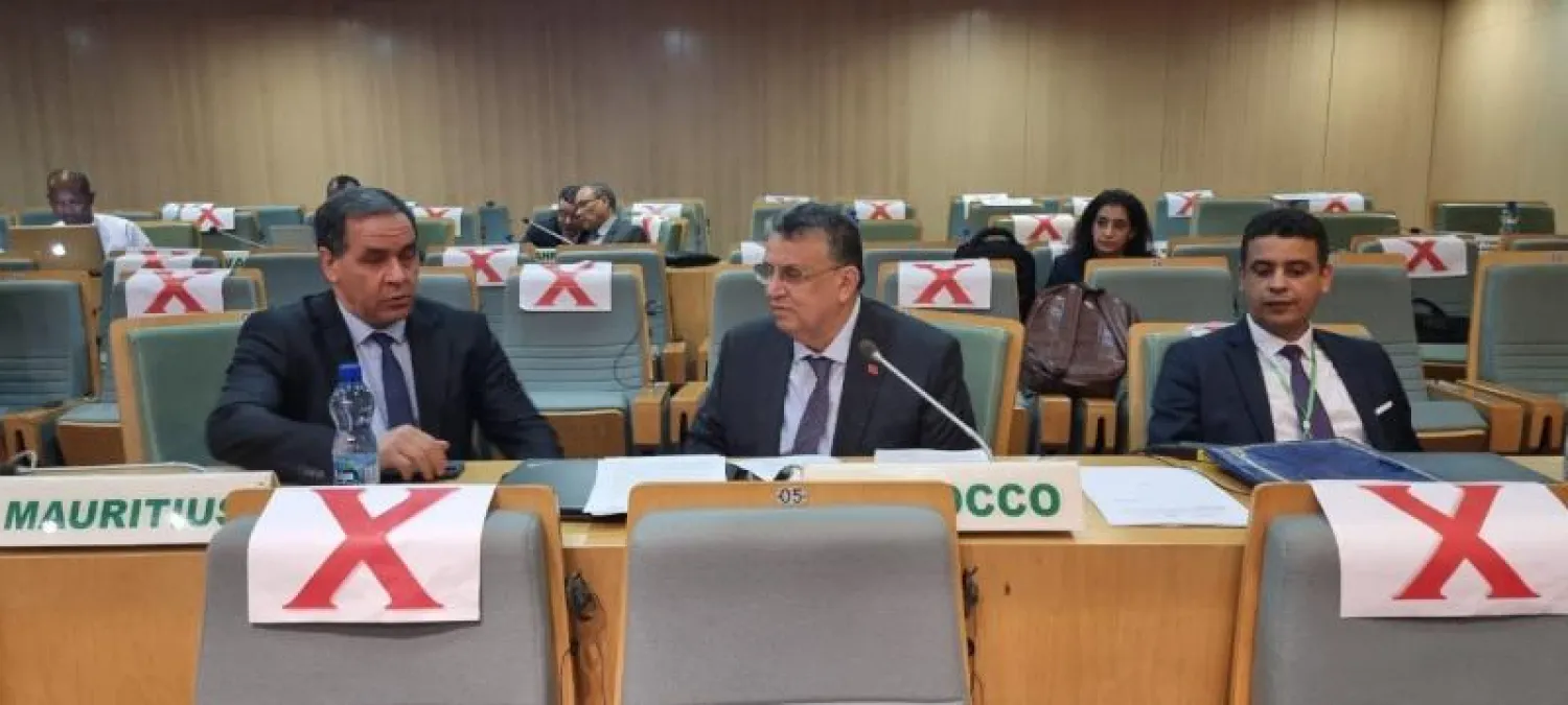 عبد اللطيف وهبي وزير العدل المغربي (وسط) في اجتماع اللجنة بأديس أبابا (الشرق الأوسط)