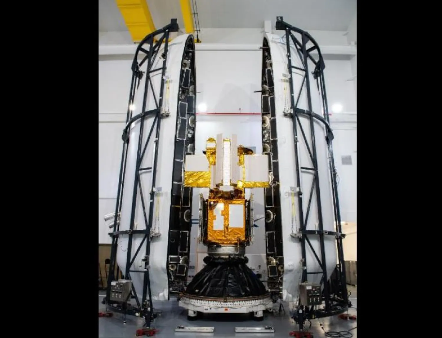 القمر الصناعي الفرنسي - الأميركي «سووت» (ناسا)