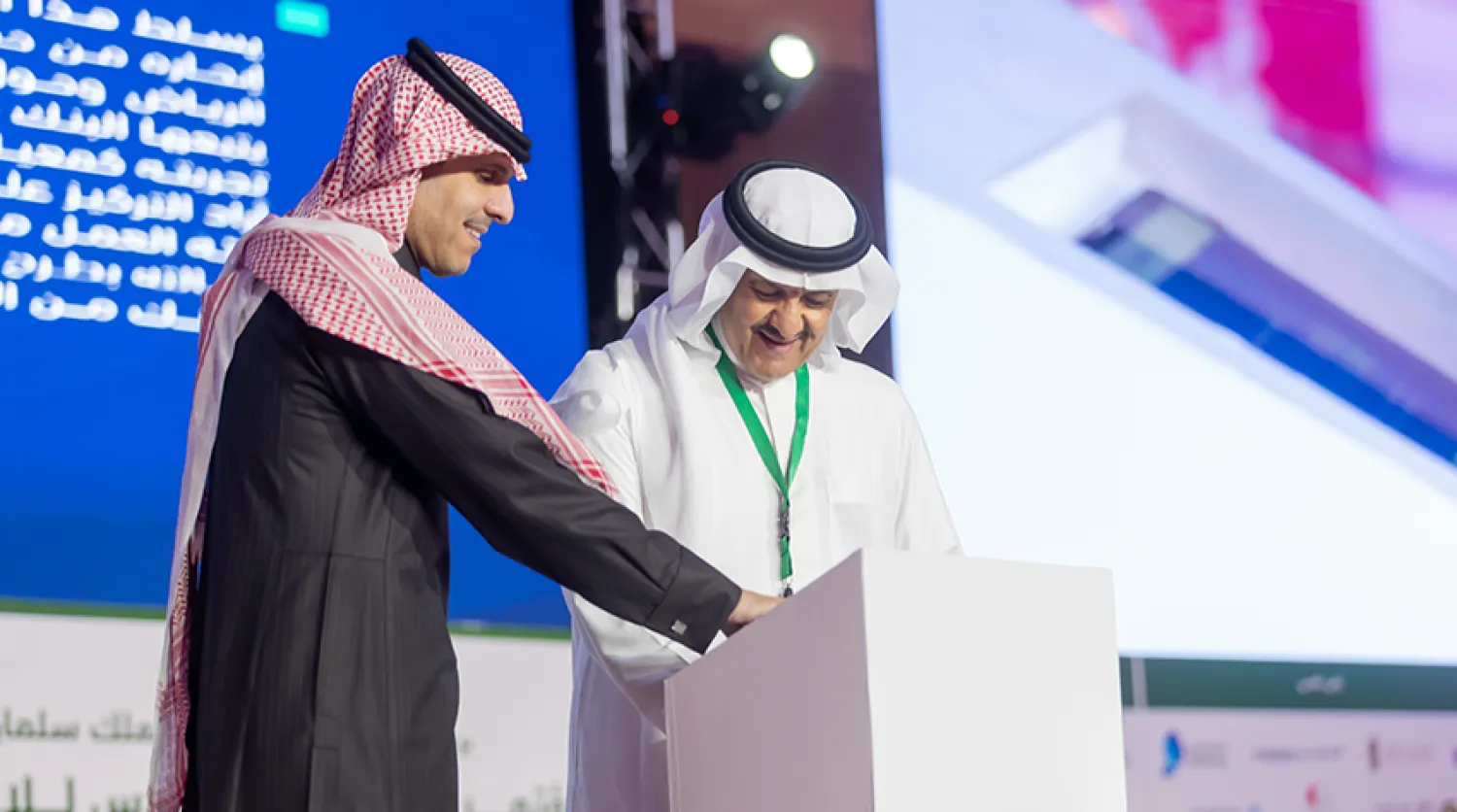 سلطان بن سلمان يُدشن كُتيب حول تجربة بنك الرياض في توظيف الأشخاص ذوي الإعاقة