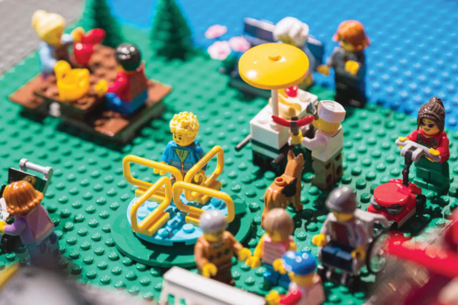 عرض أمثلة من هياكل الليغو في متحف بالدنمارك (أ.ف.ب)