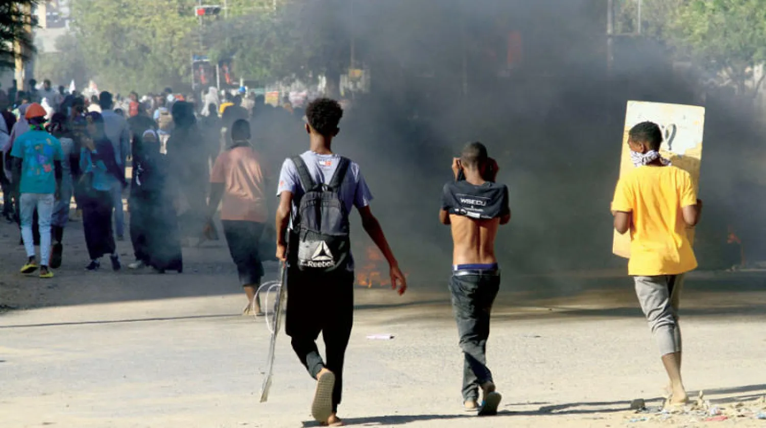 يعيش السودانيون أياماً عصيبة نتيجة للاضطرابات السياسية والاجتماعية... وتردي أوضاع المعيشة (أ.ف.ب)