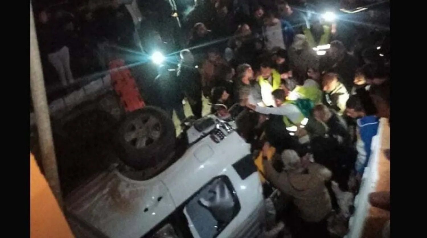 Youths surrounding the UNIFIL convoy in the town of Al-Aqbiyah. (Reuters)