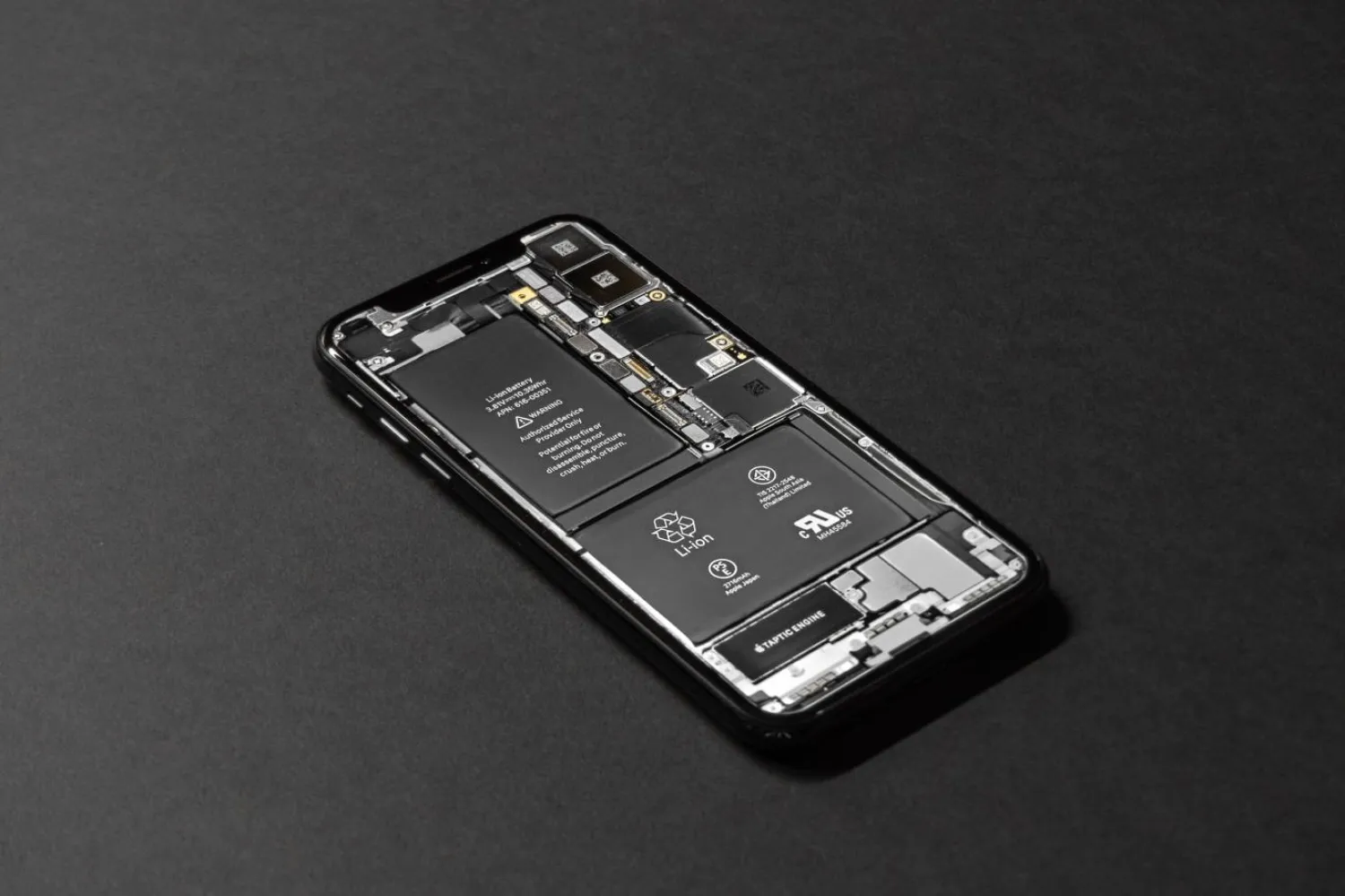 Avustralya'daki araştırmacılar, düşük maliyetli sodyum kükürt pilin akıllı telefonlarda bulunan lityum iyon pillerden 4 kat fazla şarj depoladığını iddia ediyor (Unsplash)

