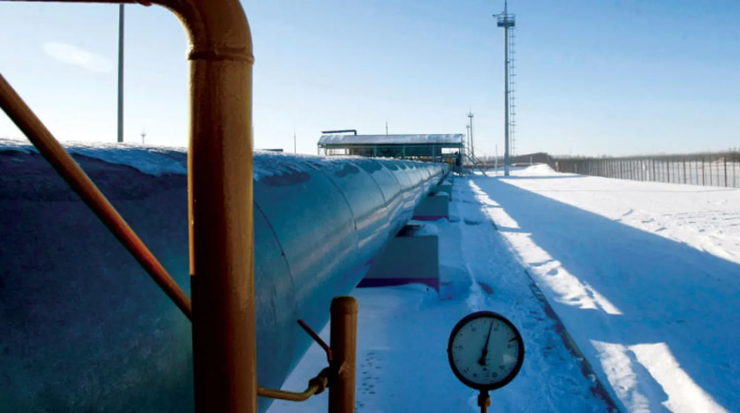 أنبوب غاز مزود بمقياس في محطة تابعة لشركة «غازبروم» الروسية (رويترز)