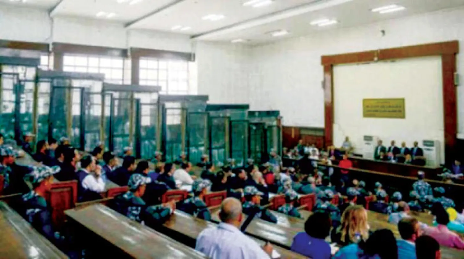 محاكمة سابقة لقيادات من «الإخوان» في القاهرة عام 2018 (أ.ف.ب)