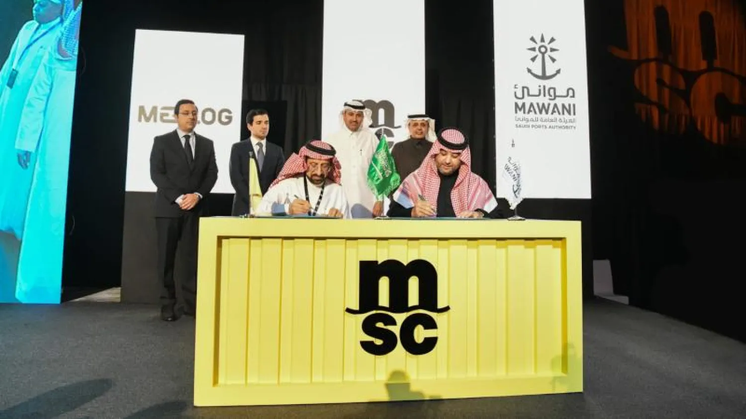 جانب من توقيع عقود إنشاء منطقة لوجيستية متكاملة شرق السعودية (الشرق الأوسط)