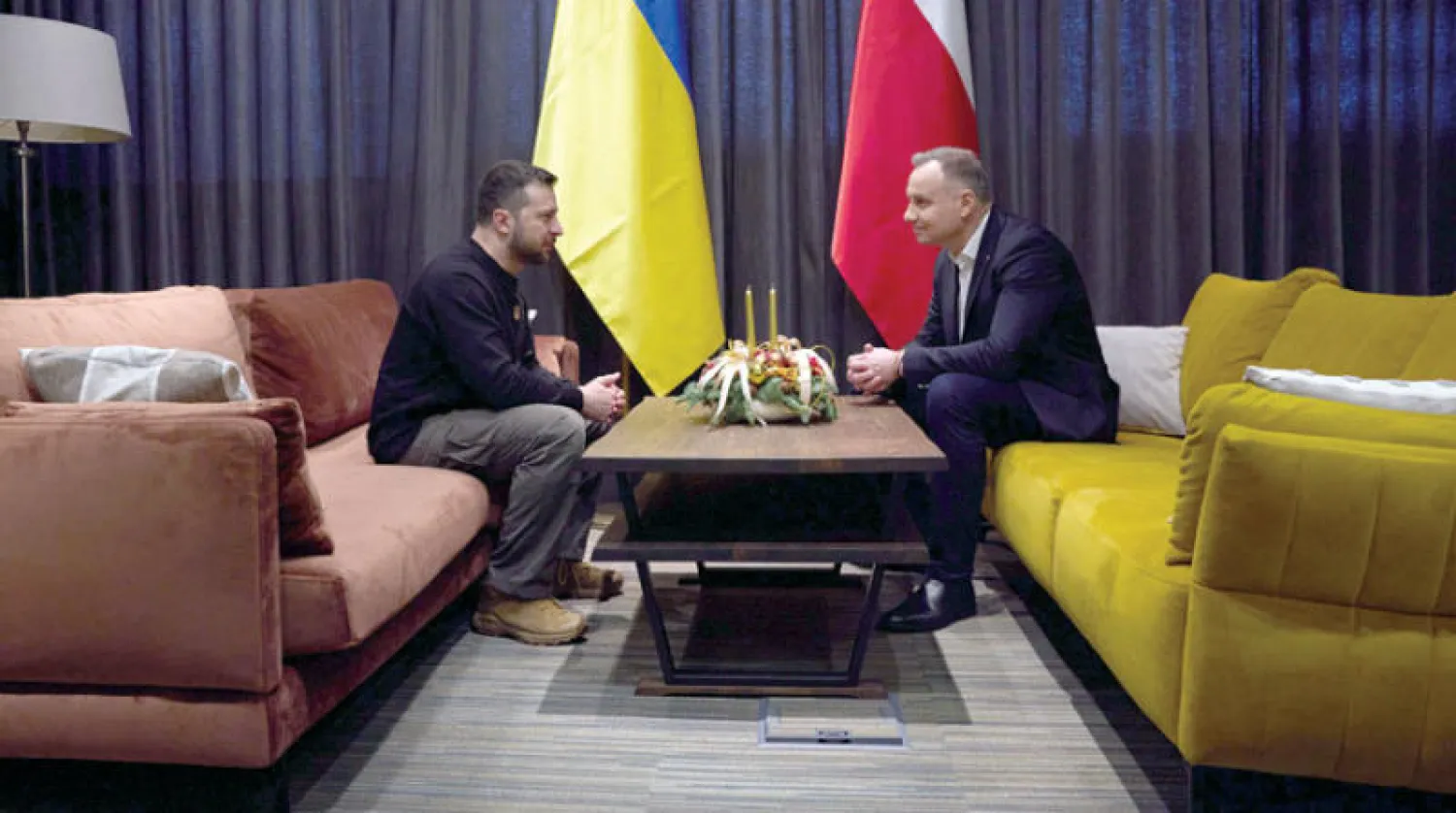 الرئيس الأوكراني التقى الرئيس البولندي في طريق عودته من واشنطن أمس (د.ب.أ)