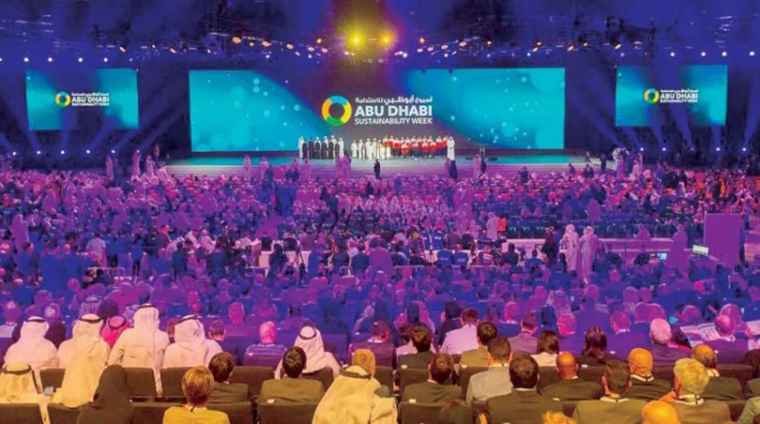 جانب من الدورة السابقة لـ«أسبوع أبوظبي للاستدامة» فيما تقرر بحث سبل تعزيز العمل المناخي للنسخة العام الجديد (وام)