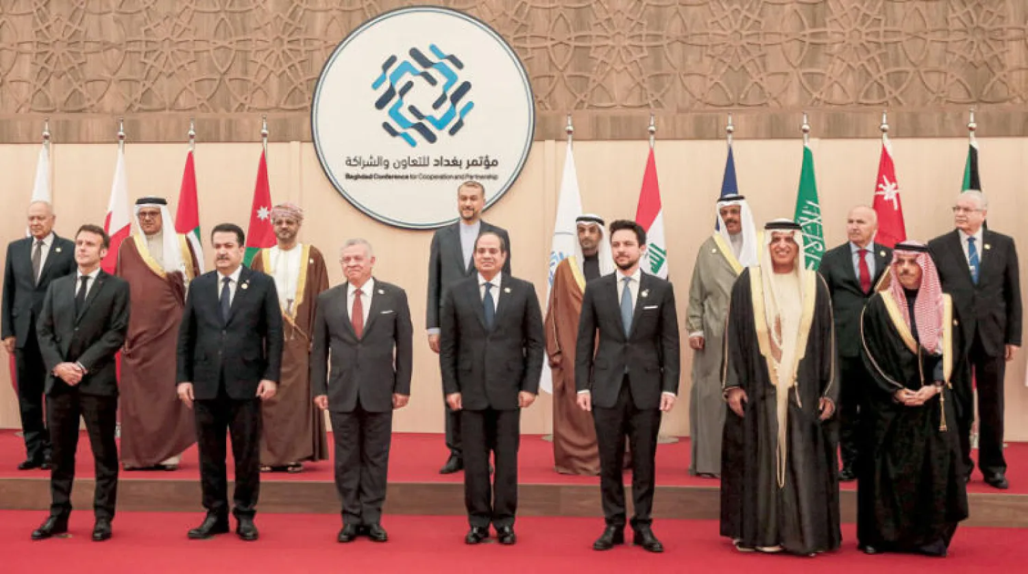 الرئيس ماكرون لدى حضوره قمة «بغداد 2» في الأردن (أ.ف.ب)