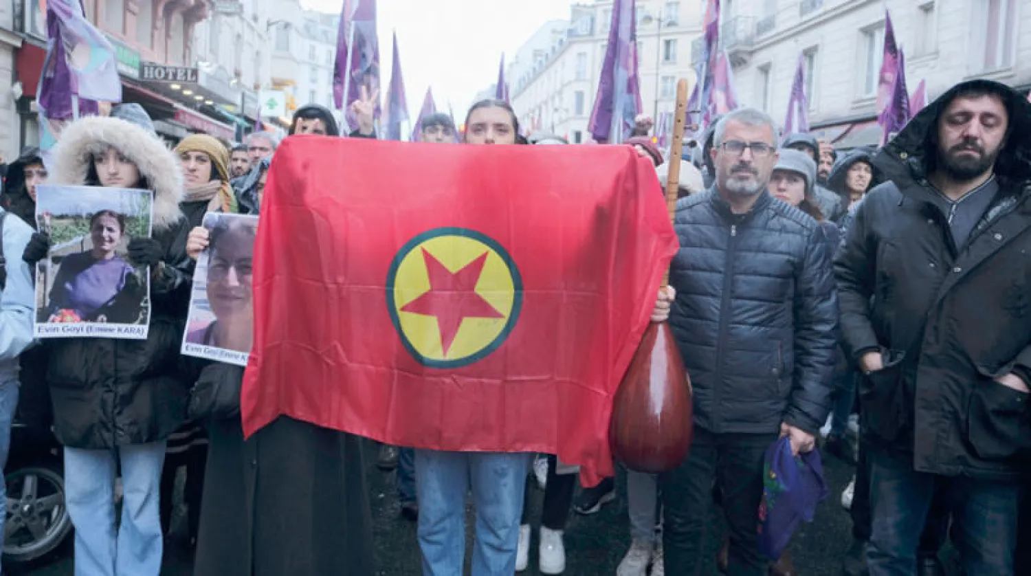 أكراد يتظاهرون في باريس الجمعة الماضي (د.ب.أ)