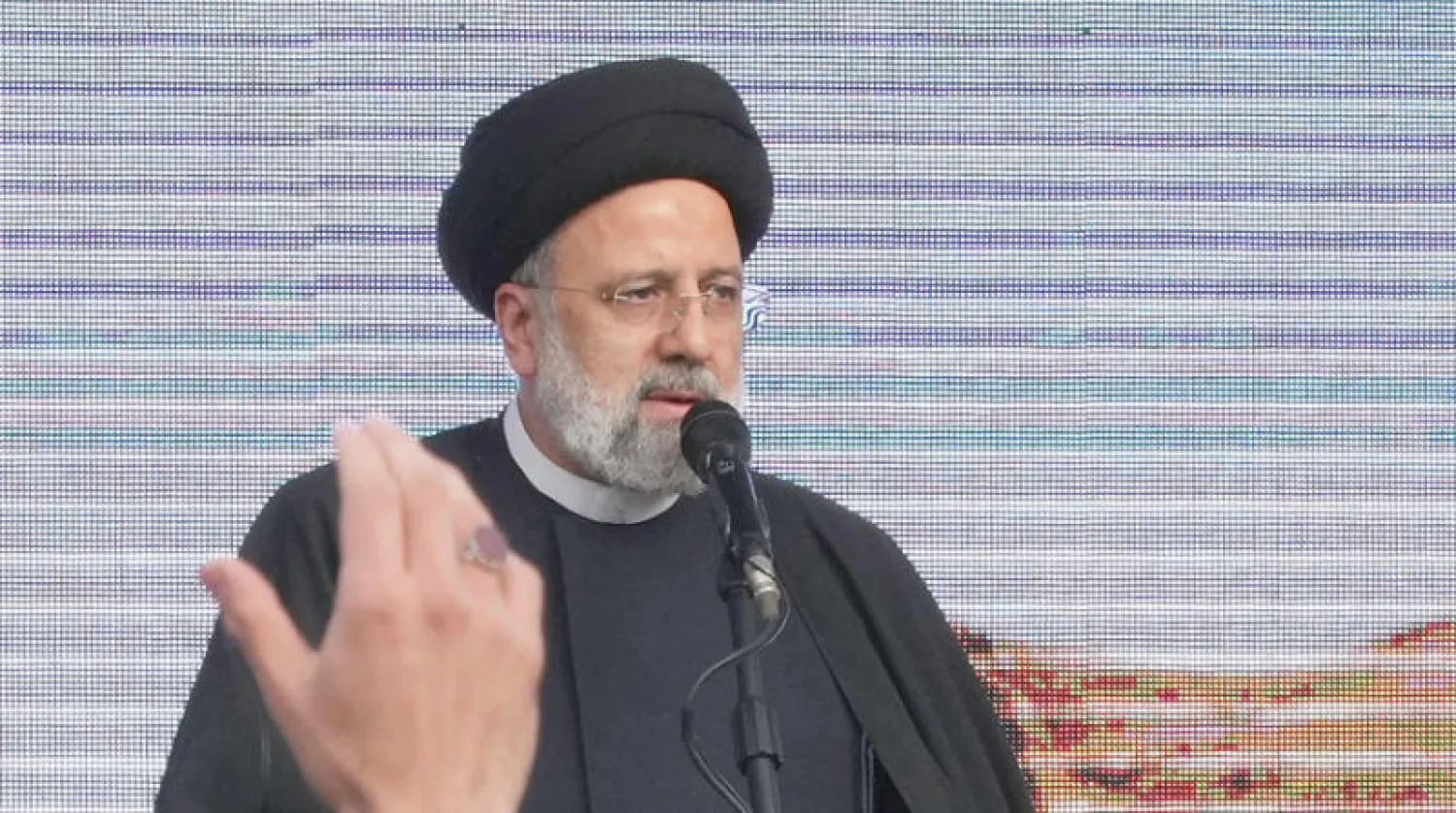 الرئيس الإيراني يلقي خطابا خلال مناسبة حكومية في طهران (أ.ب)