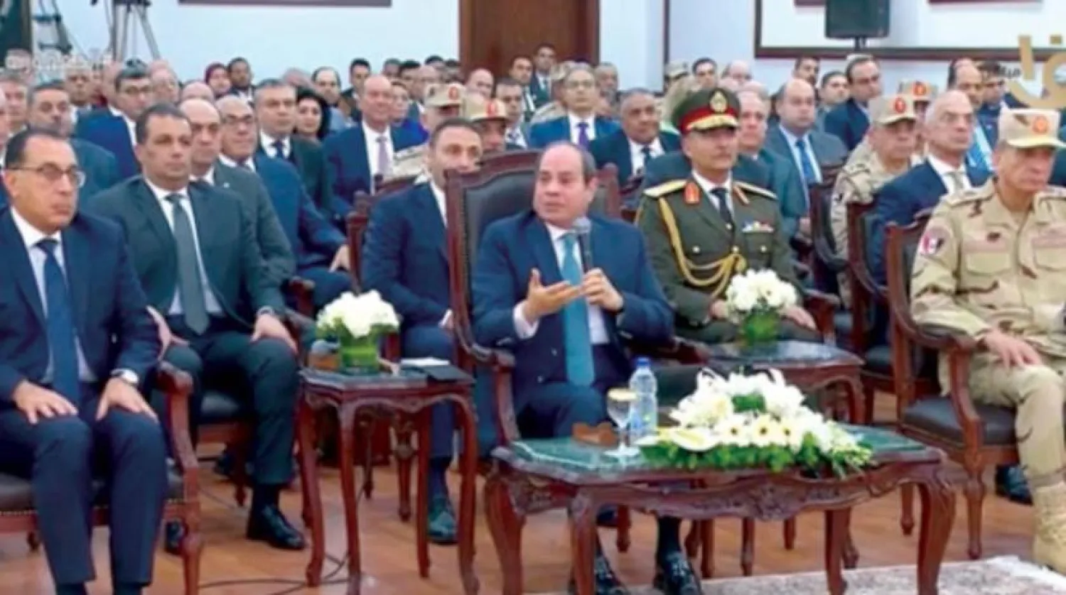 Mısır Cumhurbaşkanı Abdulfettah Sisi, pazartesi günü Giza’de düzenlenen sanayi projesin açılışında konuşma yaptı. (Mısır Televizyonu)