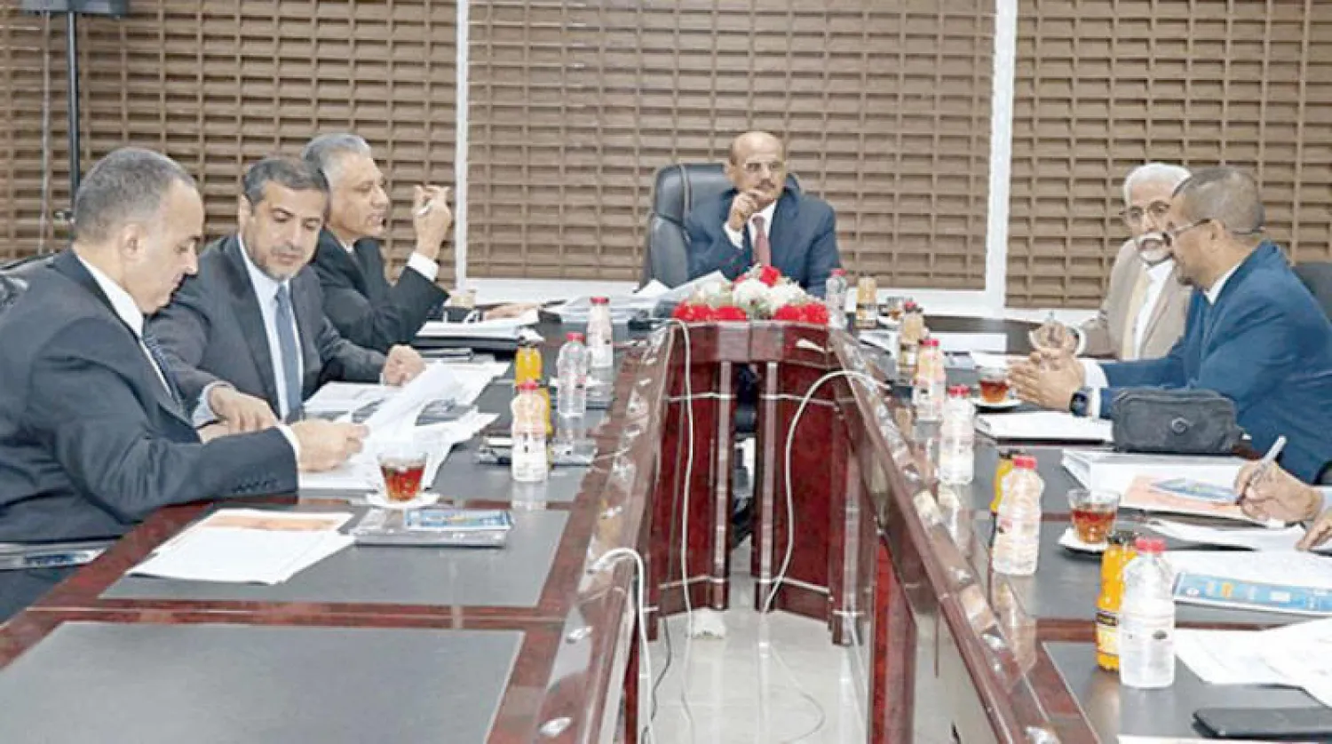 جانب من اجتماع مجلس إدارة البنك المركزي اليمني في مدينة عدن (سبأ)