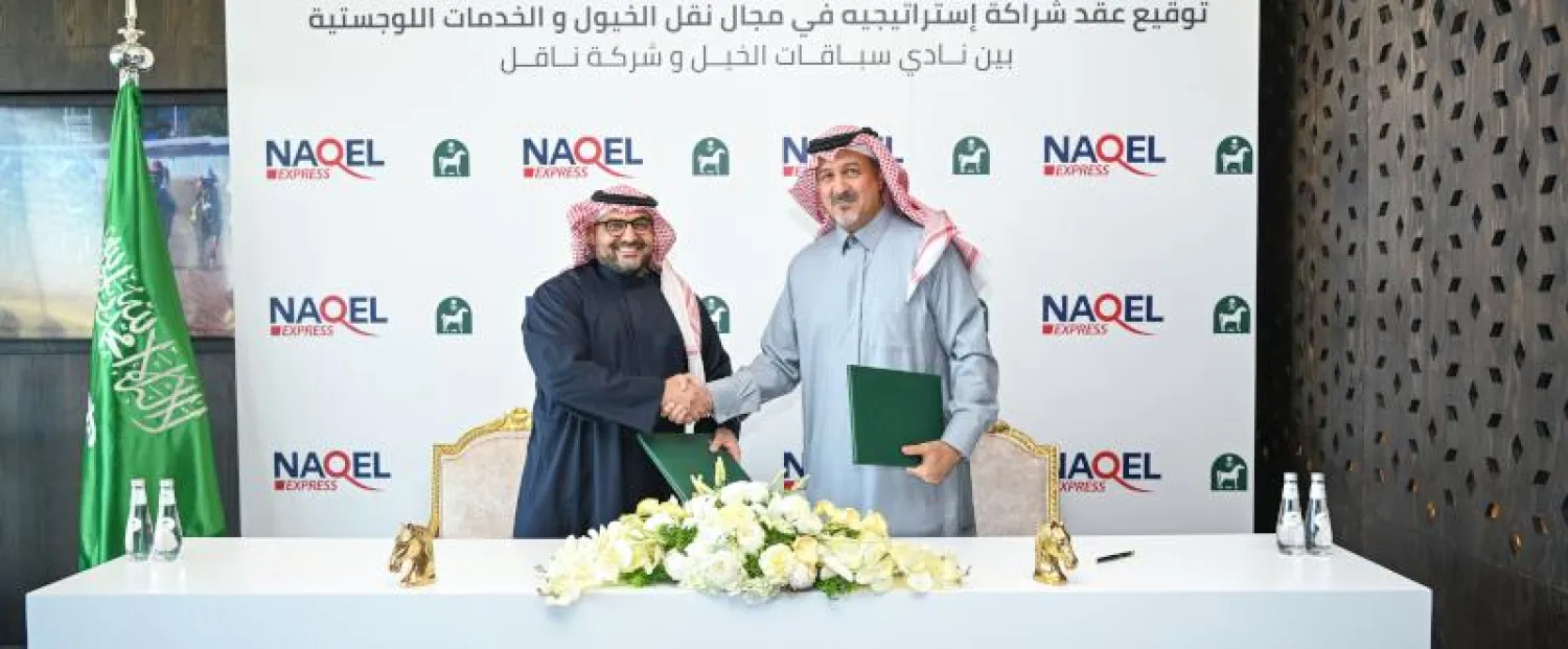 بندر الفيصل خلال توقيعه مع آنف أبانمي رئىس شركة«ناقل» (واس)