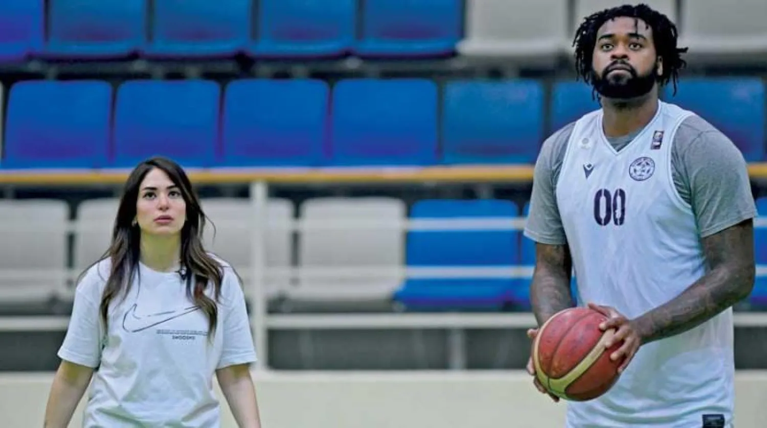 فاطمة رياض تجاوزت الصعاب لتسلم تدريب فريق الرجال (أ.ف.ب)