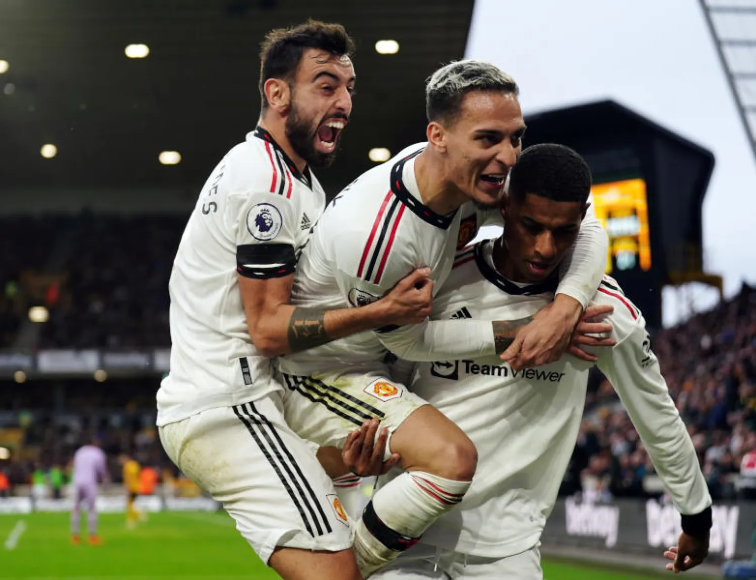 فرحة راشفورد بفوز يونايتد (د.ب.أ)