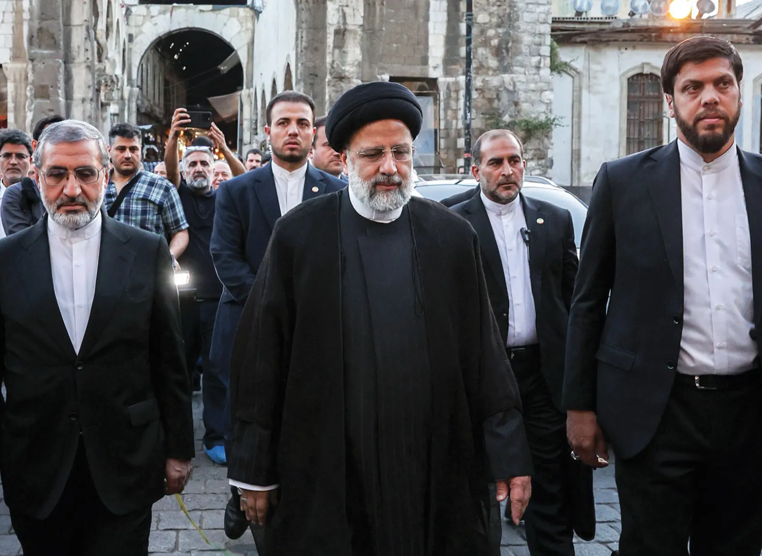 الرئيس الإيراني خلال زيارته لدمشق (إ.ب.أ)