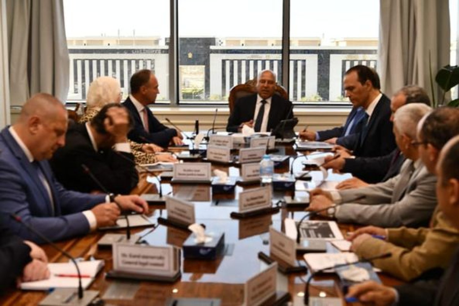 وزير النقل المصري خلال لقاء وفد شركة سكودا التشيكية لبحث التعاون المشترك (وزارة النقل)