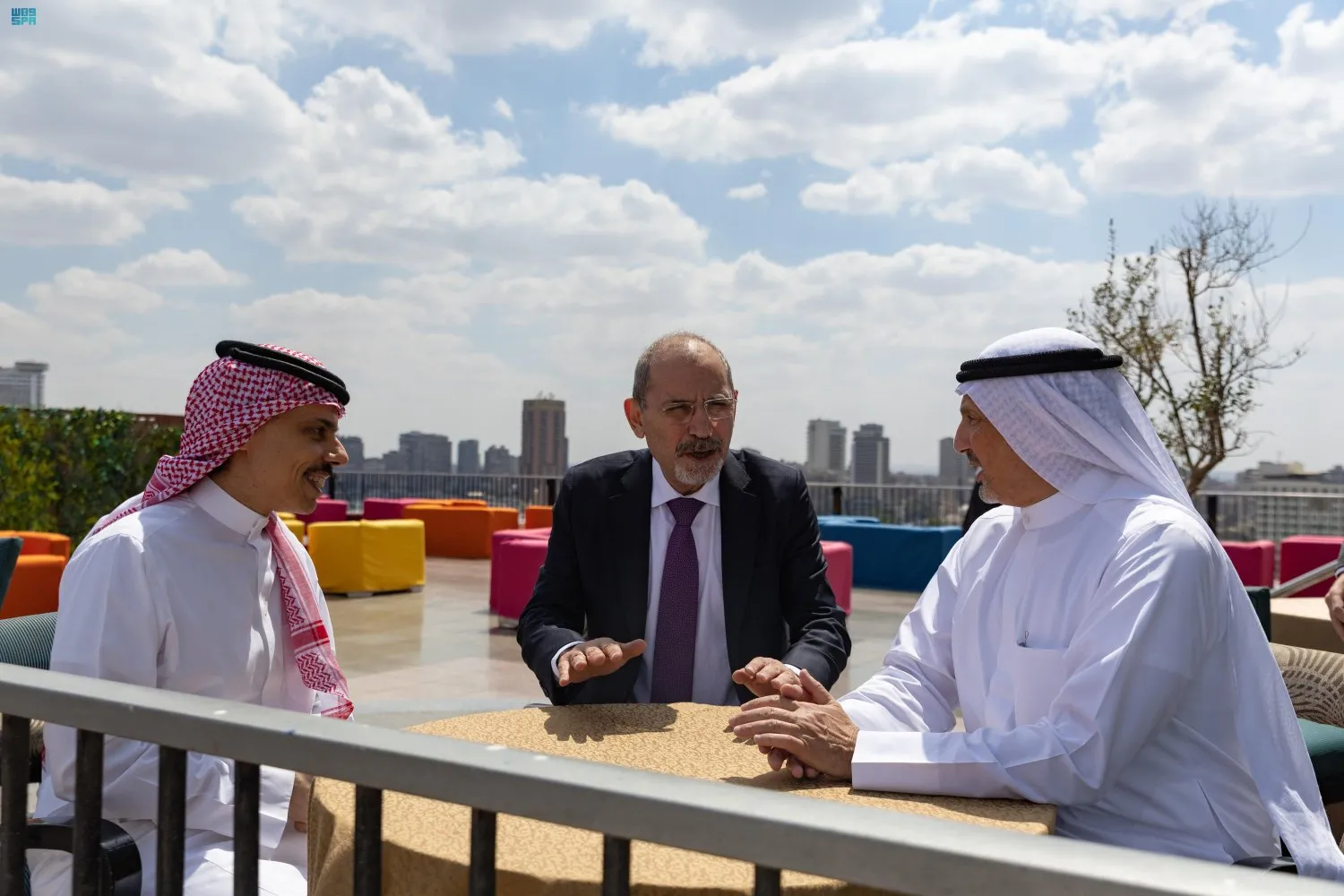 The Saudi Minister of Foreign Affairs meets with his Kuwaiti ad Jordanian counterparts. SPA