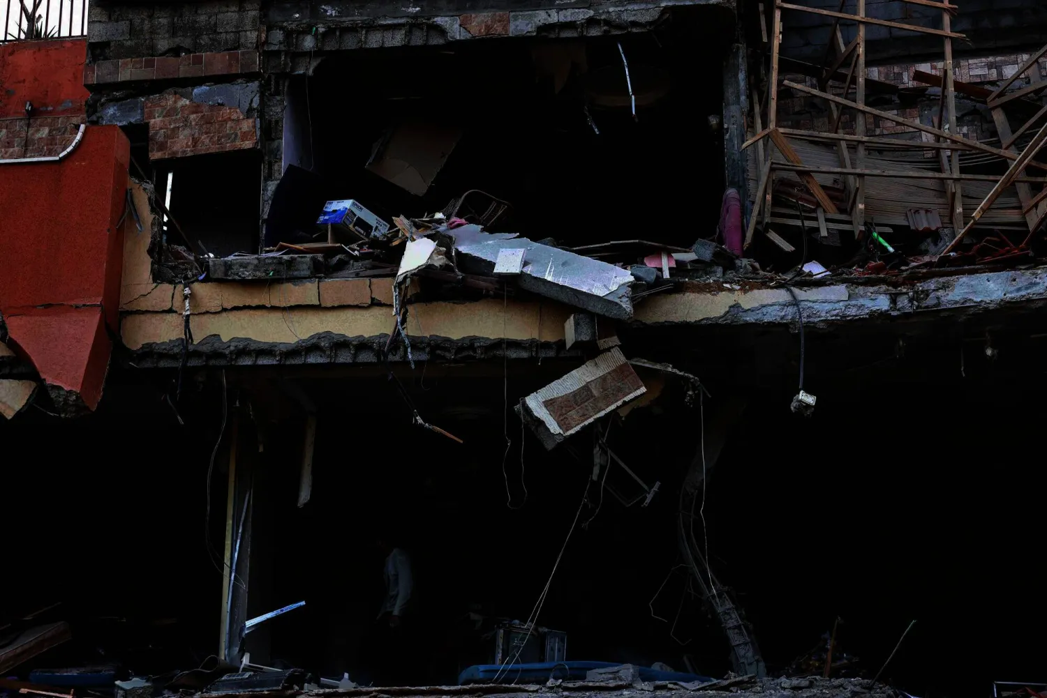 مبنى تم تدميره بعد غارة جوية إسرائيلية على غزة (أ.ف.ب)