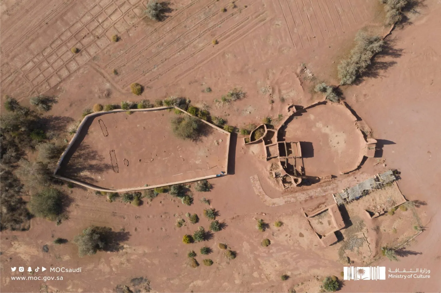 يجد الزائر إلى وادي توارن في حائل السعودية عبق التاريخ بين آخر ما بقي من القرية التي سكنها حاتم الطائي (وزارة الثقافة)