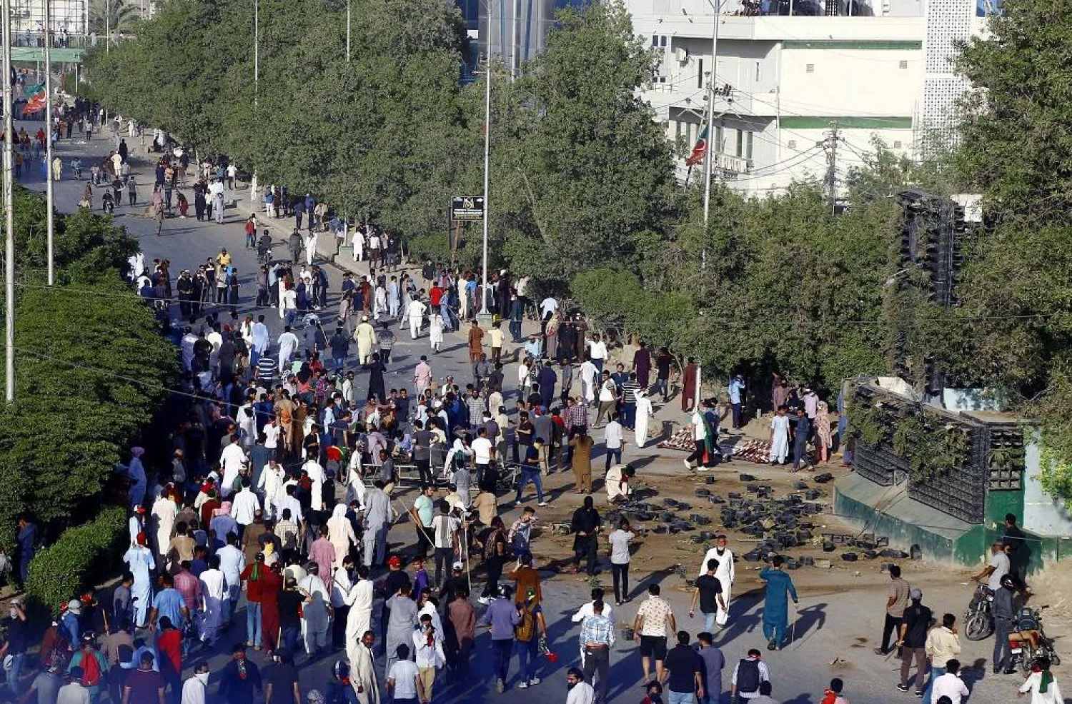 09 May 2023, Pakistan, Karachi: A view of a protest by activists of Pakistan Tehreek-e-Insaf oarty (PTI), following the arrest of former Prime Minister Imran Khan from the premises of Islamabad High Court. (dpa) 