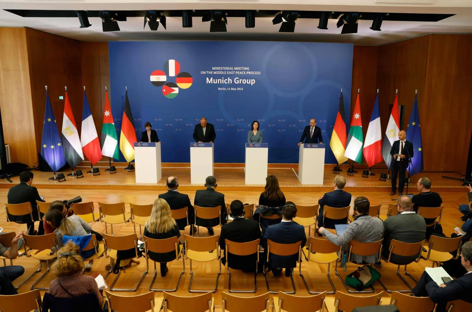 وزراء خارجية ألمانيا وفرنسا ومصر والأردن خلال مؤتمر صحافي مشترك في برلين اليوم (أ.ف.ب)