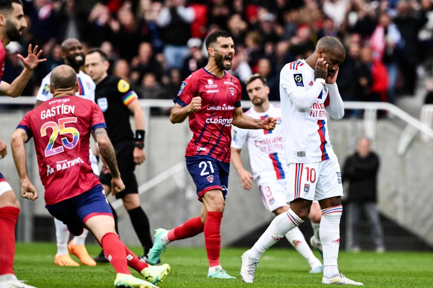 فريق ليون ذهبت آماله أدراج الرياح في حجز مقعد في دوري الأبطال (أ.ف.ب)