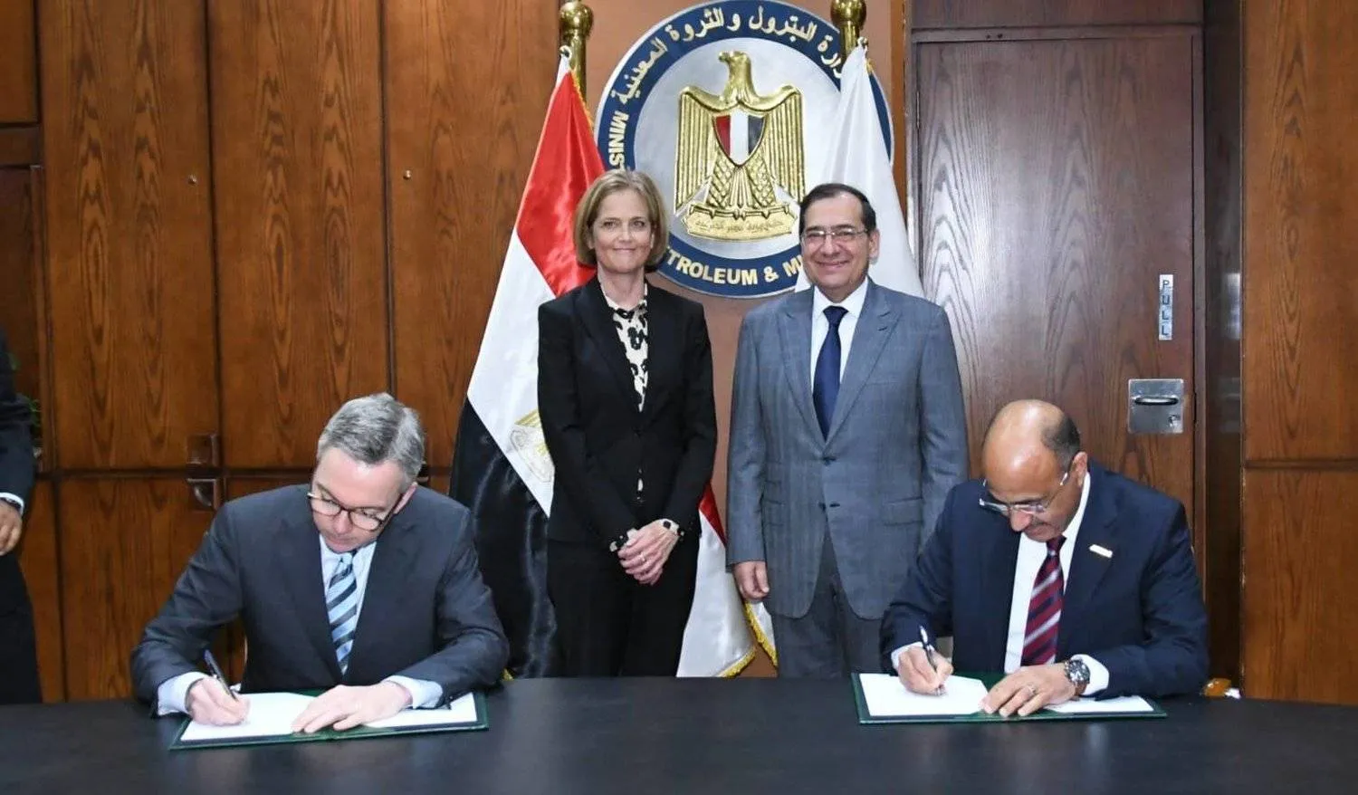 Egypt's Minister of Petroleum and Mineral Resources Tarek El-Molla and Norwegian Ambassador to Cairo Hilde Klemetsdal at the signing ceremony on Sunday. (Asharq Al-Awsat) 