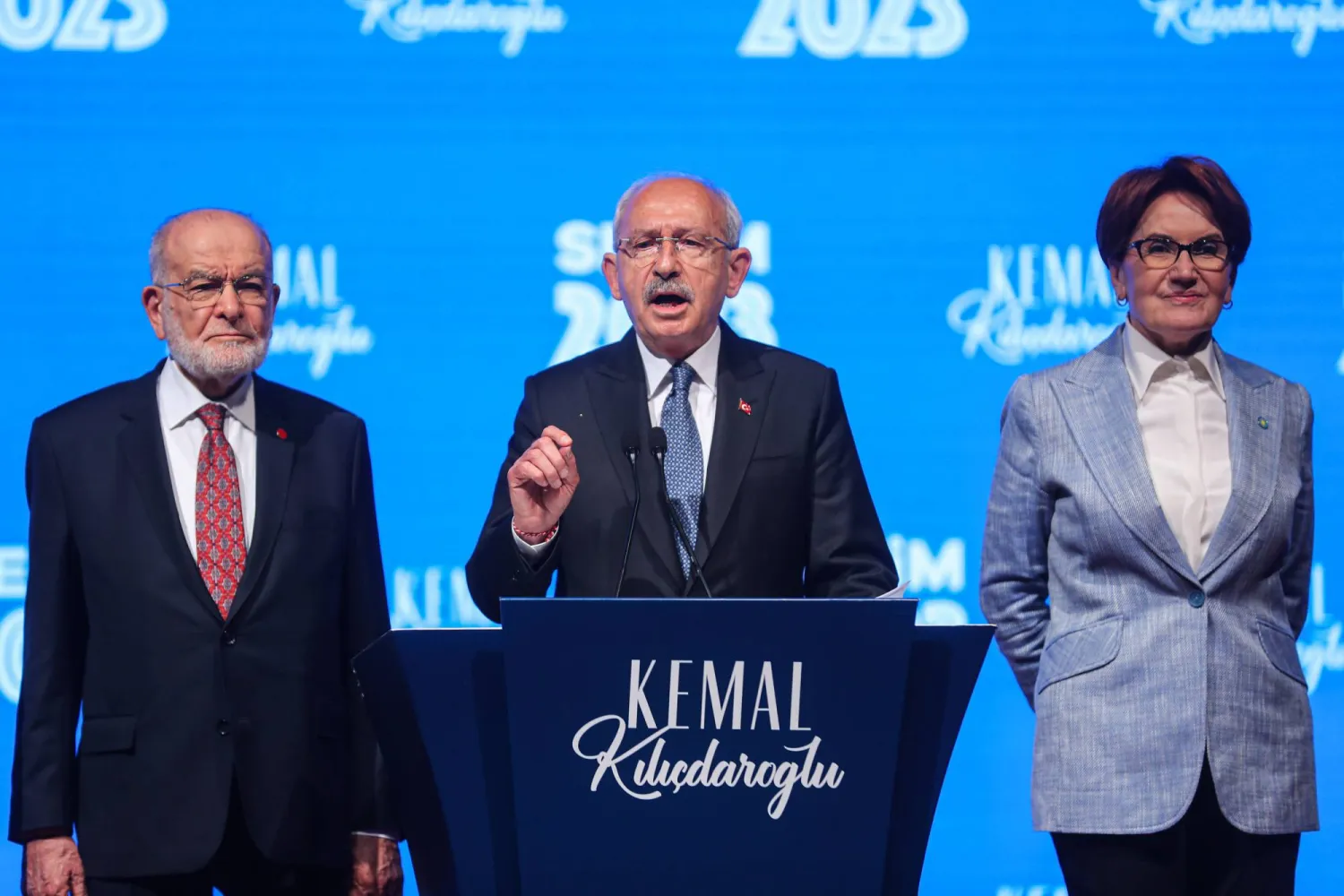 Kılıçdaroğlu dün akşam düzenlediği basın toplantısında (DPA)