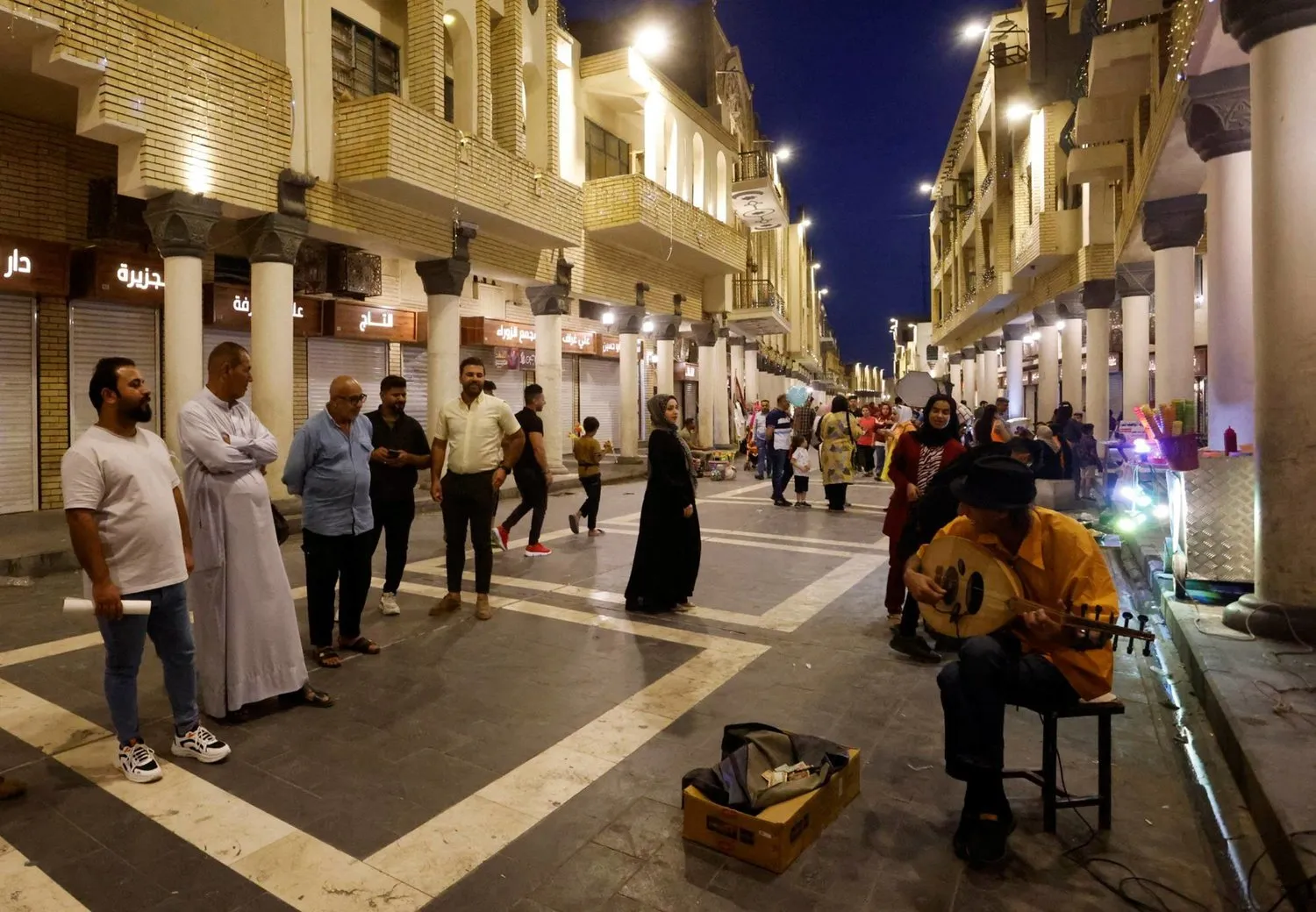 Bağdat'taki el-Mutanebbi Caddesi. (Reuters)