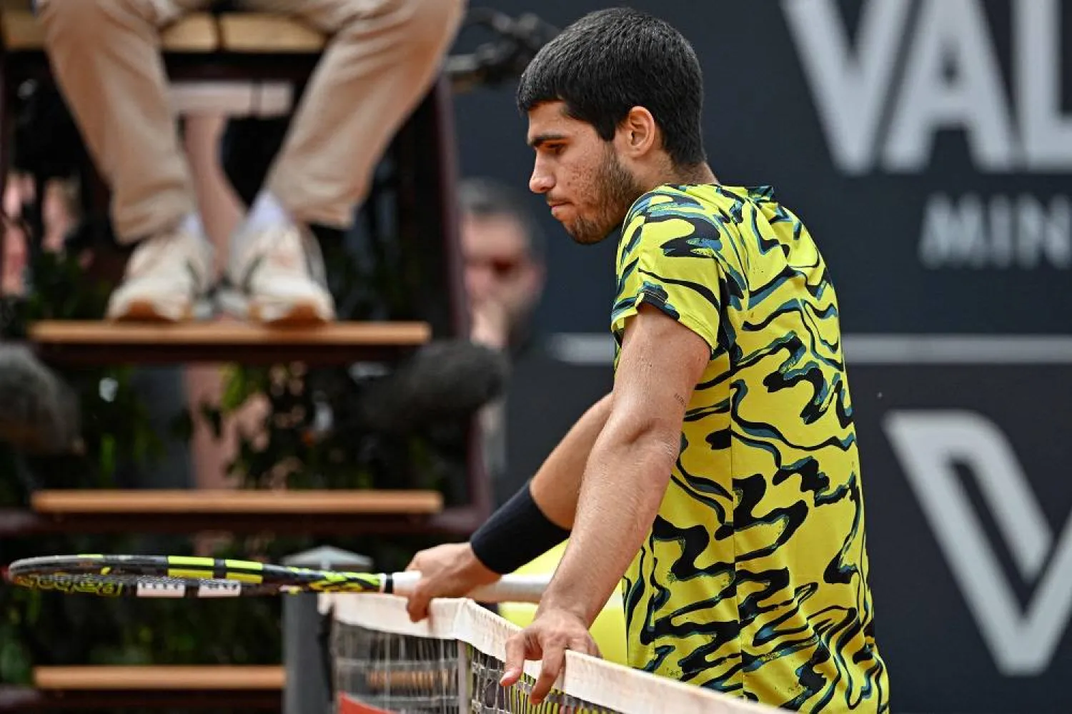 Spain's Carlos Alcaraz reacts by the net during his third round match against Hungary's Fabian Marozsan of the Men's ATP Rome Open tennis tournament at Foro Italico in Rome on May 15, 2023. (AFP) 