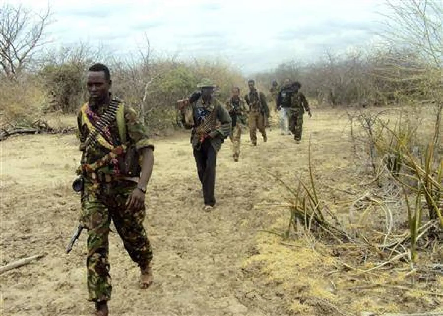 متمردون من جبهة تحرير أورومو في بلدة مويال جنوبي إثيوبيا (رويترز-أرشيفية)