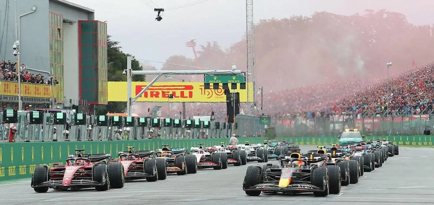 General view of the start of the Formula One Grand Prix of Emilia-Romagna at the Autodromo Internazionale Enzo e Dino Ferrari racetrack in Imola, Italy, 24 April 2022. (EPA) 