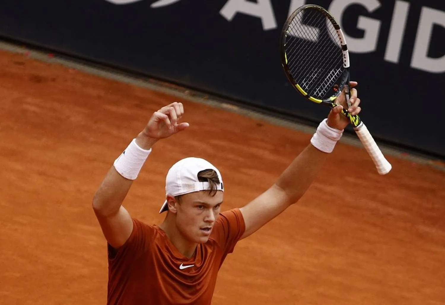 Tennis - Italian Open - Foro Italico, Rome, Italy - May 20, 2023 Denmark's Holger Rune celebrates winning his semi final match against Norway's Casper Ruud. (Reuters) 