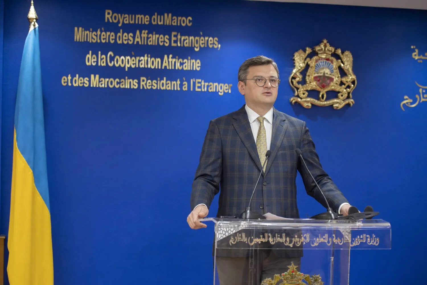 وزير الخارجية الأوكراني دميترو كوليبا يتحدث ضمن مؤتمر صحافي في المغرب (إ.ب.أ)