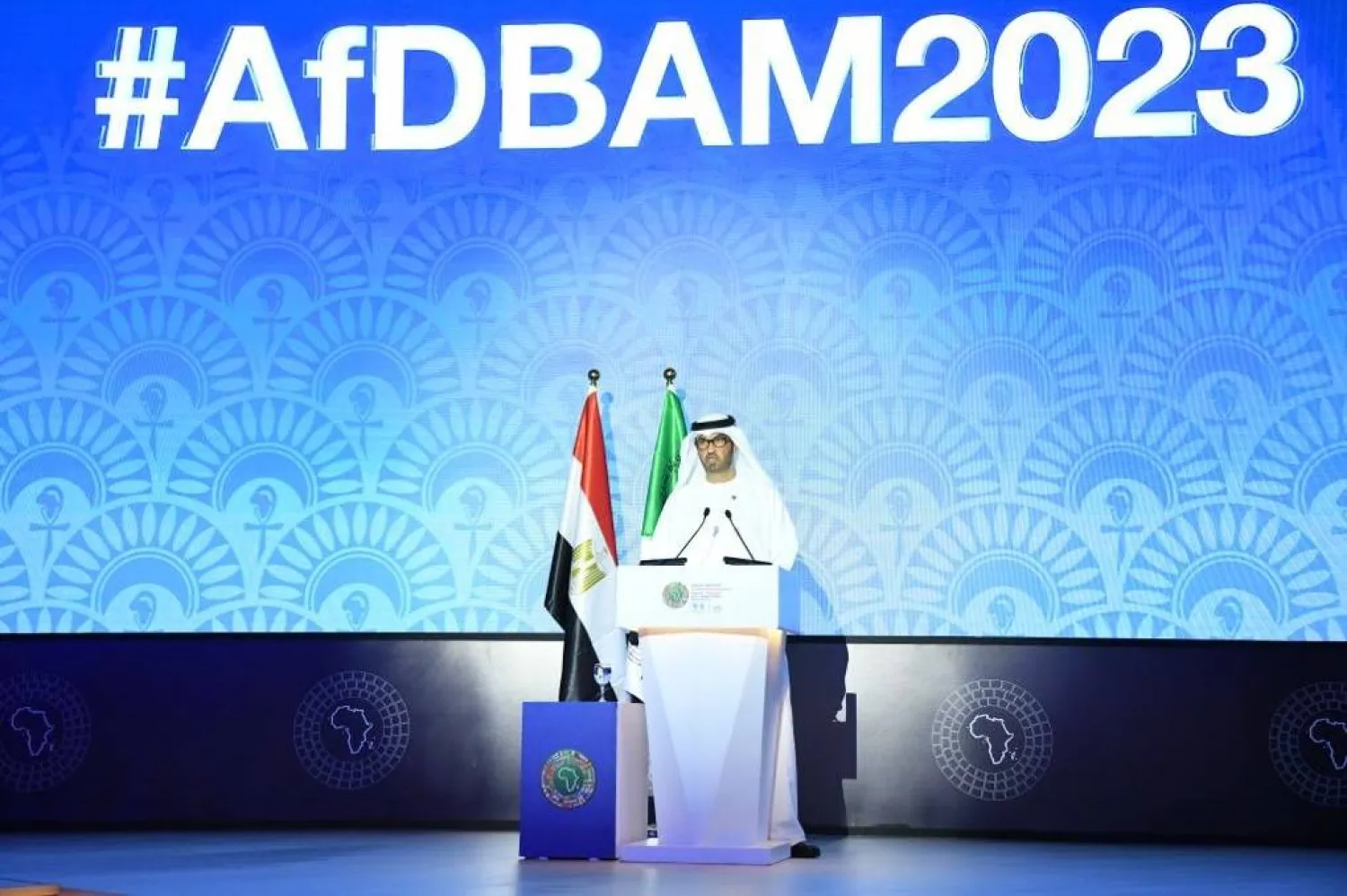 سلطان الجابر وزير الصناعة والتكنولوجيا الإماراتي يلقي كلمة في اجتماع بنك التنمية الأفريقي بشرم الشيخ (الشرق الأوسط)