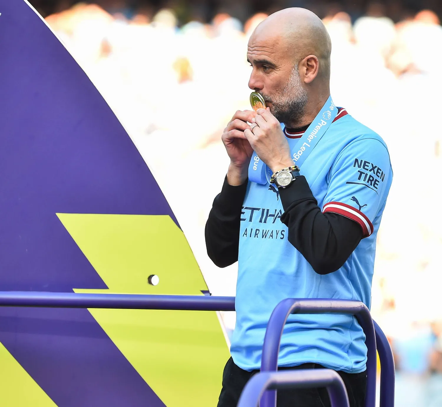 غوارديولا قال إنه يريد البقاء مع السيتي رغم الانتهاكات المالية المزعومة على ناديه (إ.ب.أ)